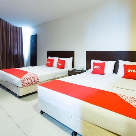 Oyo 89966 Green World Hotel @ Seri Putra Kajang Dış mekan fotoğraf