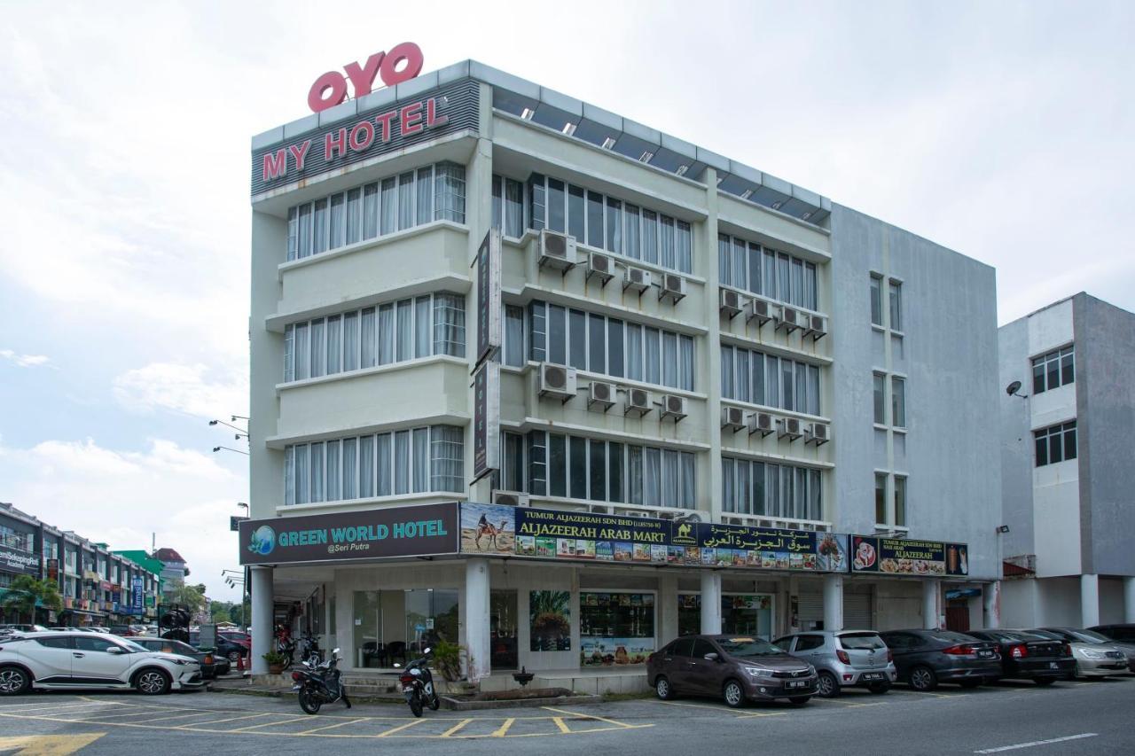 Oyo 89966 Green World Hotel @ Seri Putra Kajang Dış mekan fotoğraf