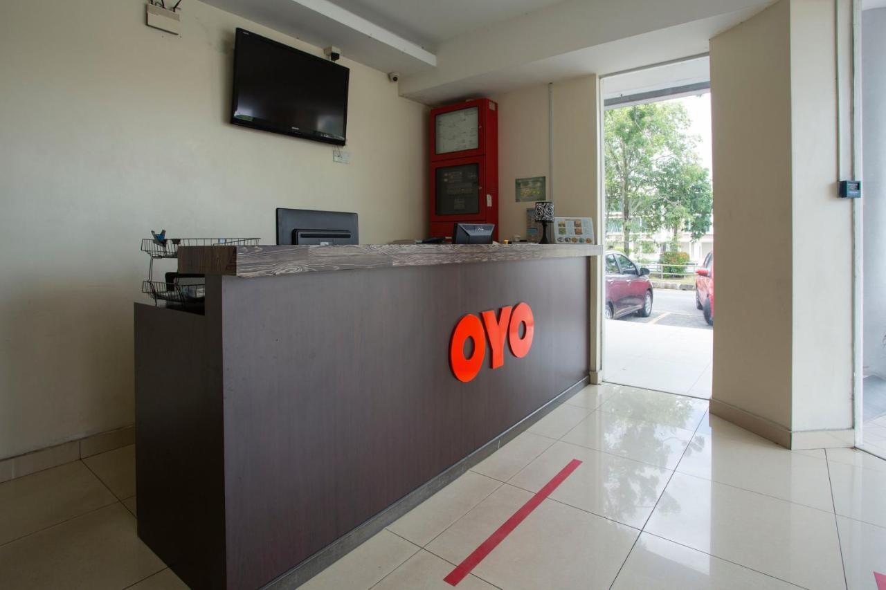 Oyo 89966 Green World Hotel @ Seri Putra Kajang Dış mekan fotoğraf