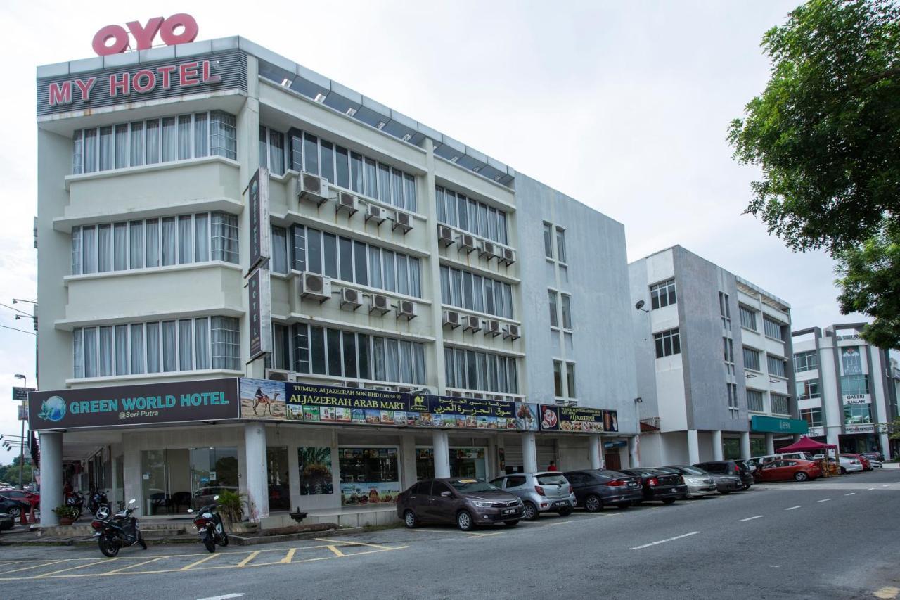 Oyo 89966 Green World Hotel @ Seri Putra Kajang Dış mekan fotoğraf