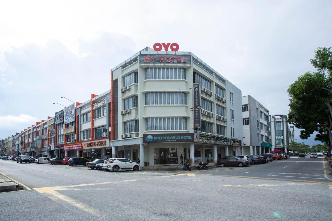 Oyo 89966 Green World Hotel @ Seri Putra Kajang Dış mekan fotoğraf