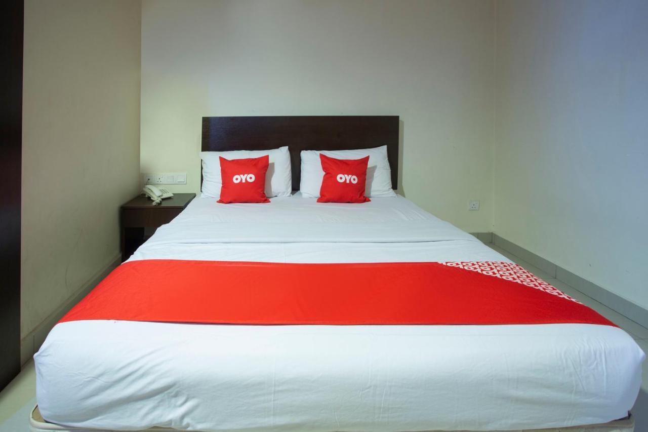 Oyo 89966 Green World Hotel @ Seri Putra Kajang Dış mekan fotoğraf