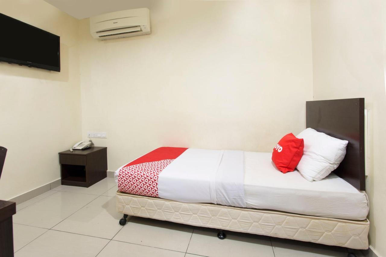Oyo 89966 Green World Hotel @ Seri Putra Kajang Dış mekan fotoğraf