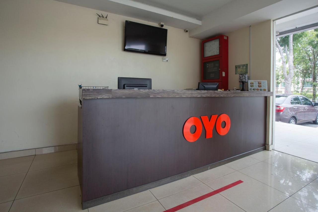 Oyo 89966 Green World Hotel @ Seri Putra Kajang Dış mekan fotoğraf